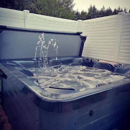 The Kalos Retreat - Hot Tub Lodge With Free 18 Hole Golf Course Swarland Экстерьер фото