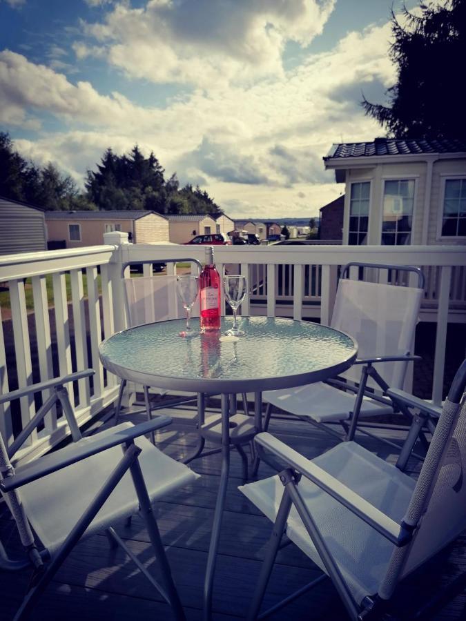 The Kalos Retreat - Hot Tub Lodge With Free 18 Hole Golf Course Swarland Экстерьер фото