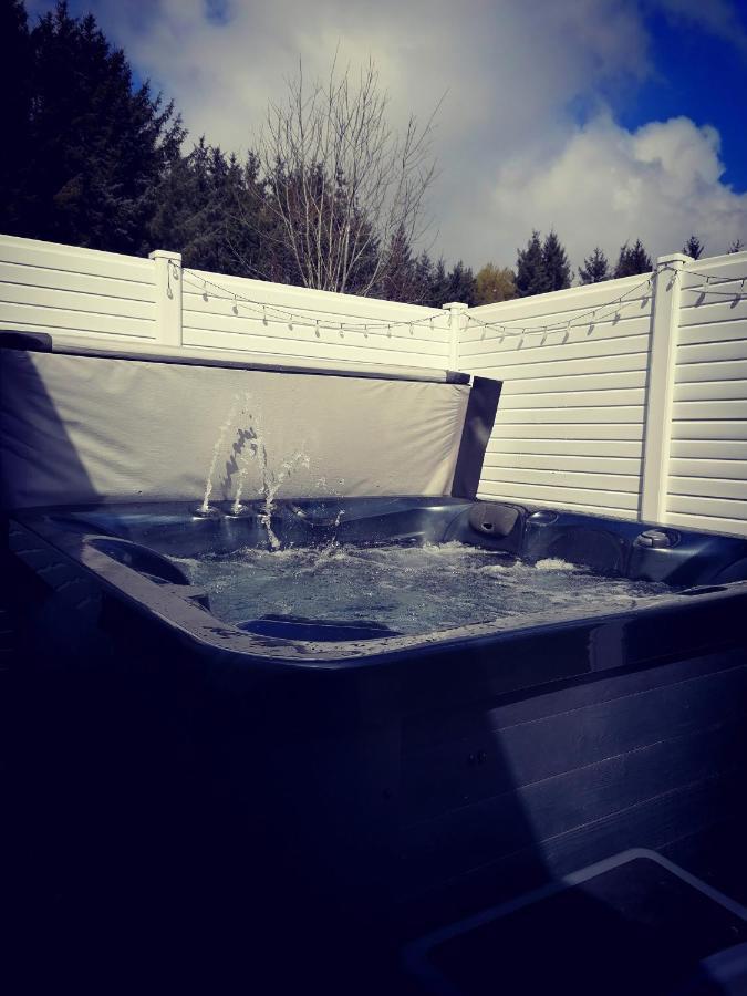 The Kalos Retreat - Hot Tub Lodge With Free 18 Hole Golf Course Swarland Экстерьер фото