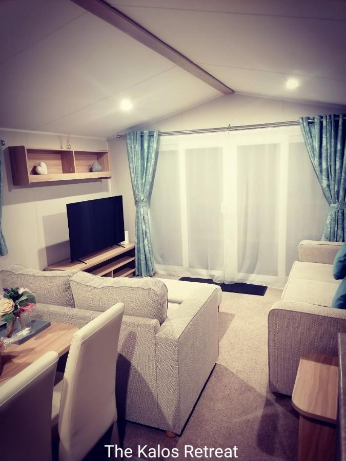 The Kalos Retreat - Hot Tub Lodge With Free 18 Hole Golf Course Swarland Экстерьер фото