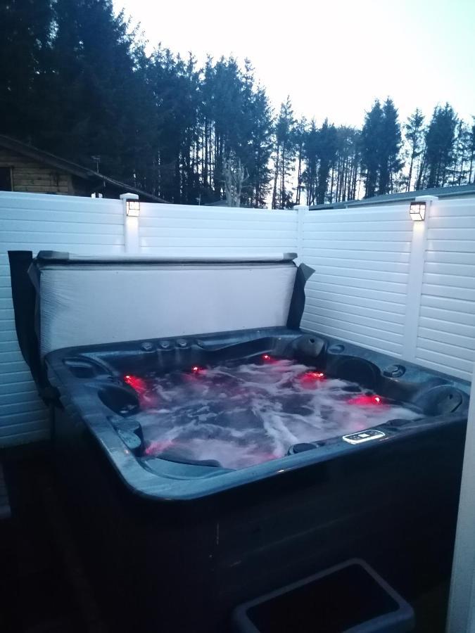 The Kalos Retreat - Hot Tub Lodge With Free 18 Hole Golf Course Swarland Экстерьер фото